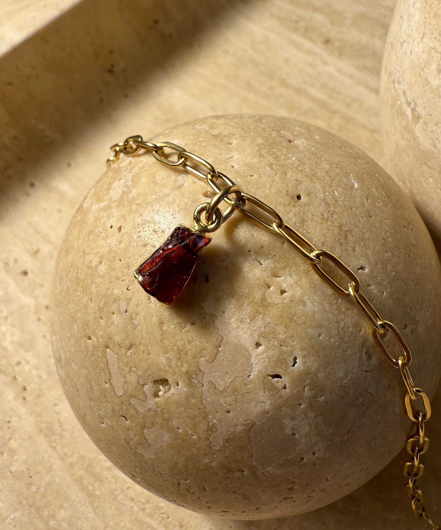 THE CAPRICORN BRACELET WITH GARNET