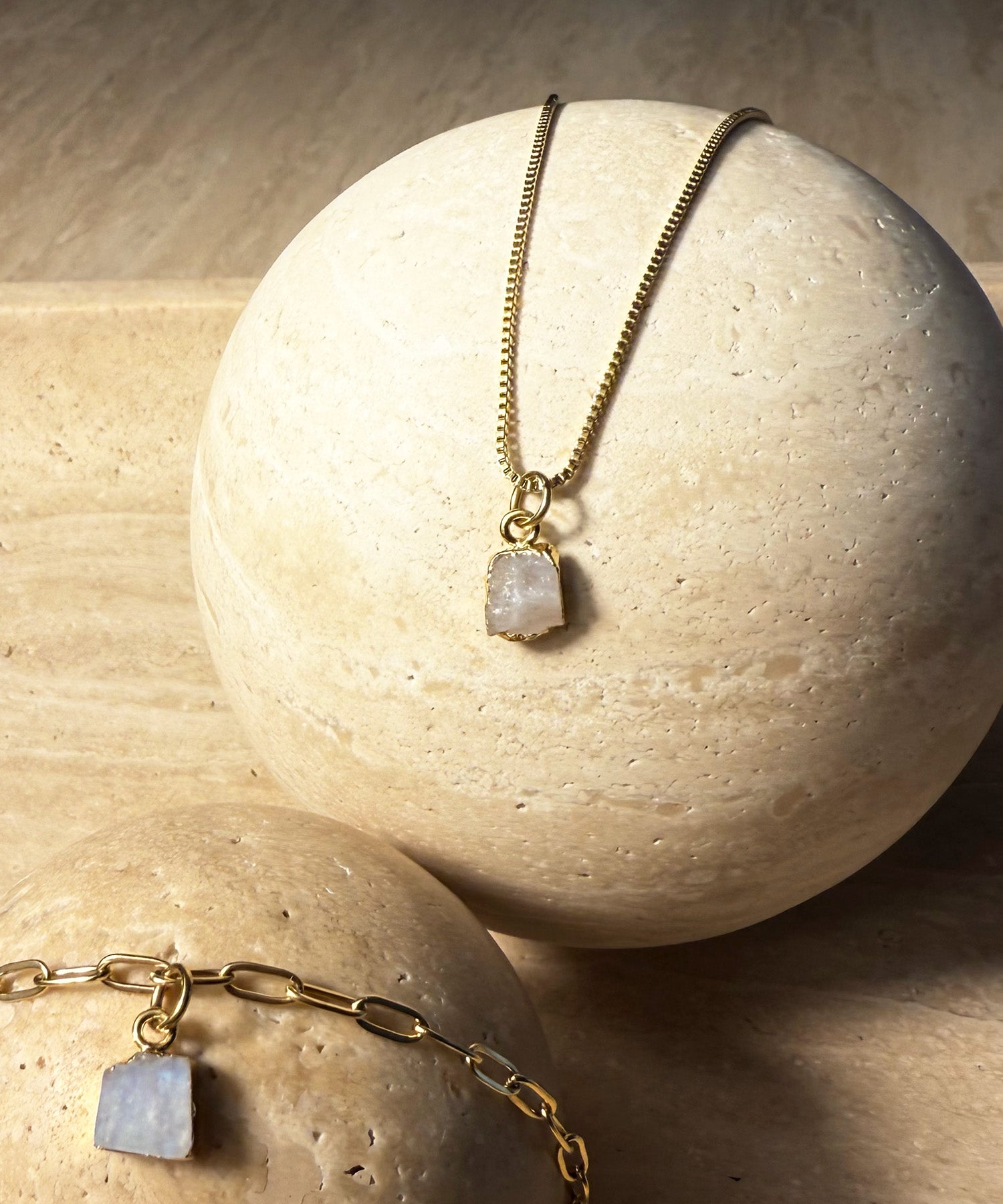 THE GEMINI NECKLACE WITH MOONSTONE
