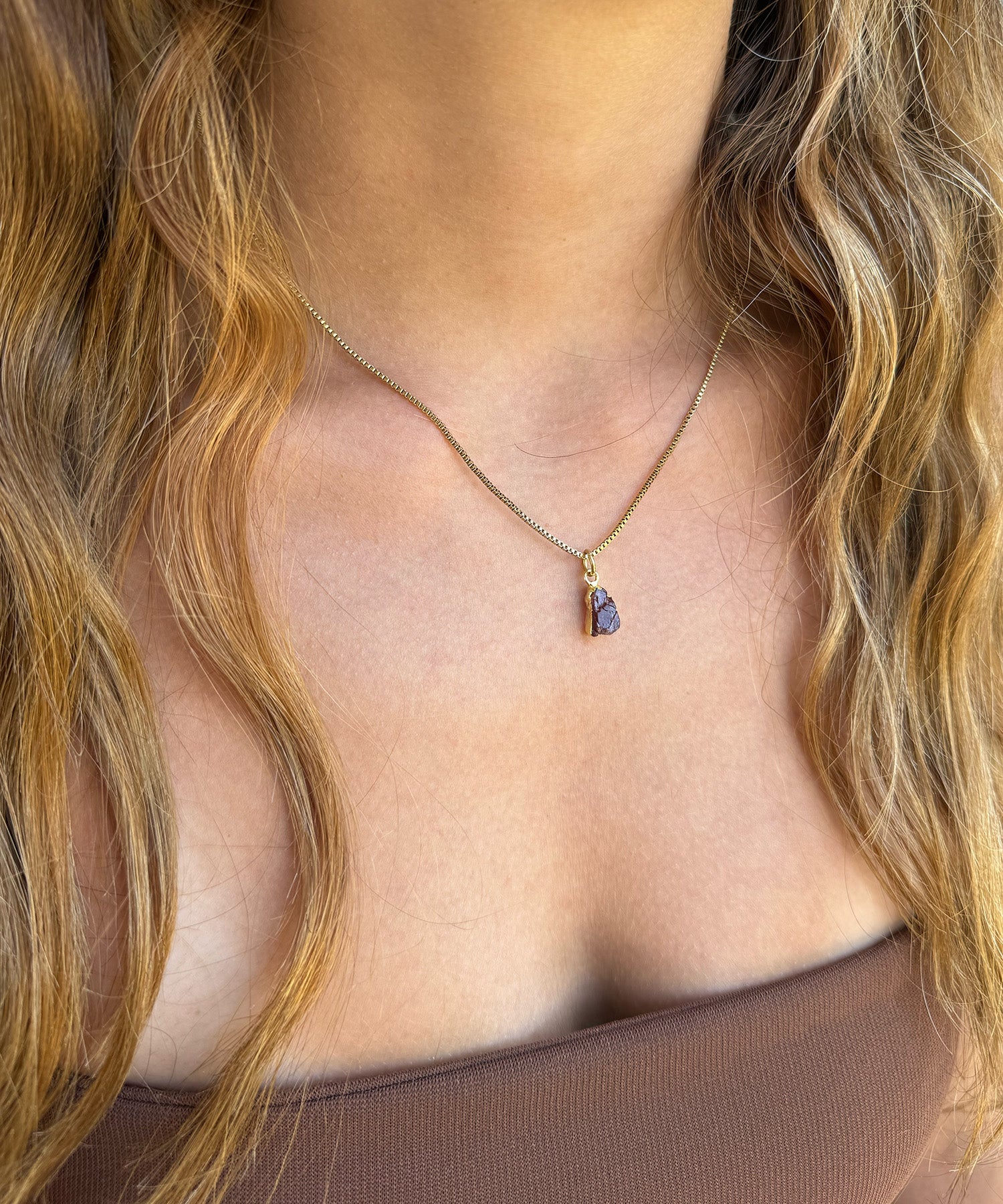 THE CAPRICORN NECKLACE WITH GARNET