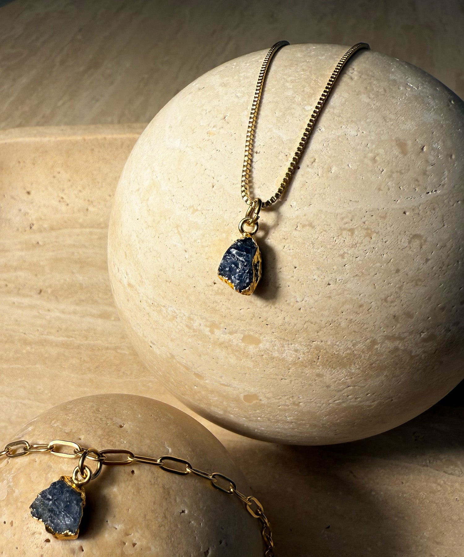 THE VIRGO NECKLACE WITH SAPPHIRE